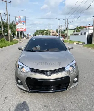 Toyota Corolla 2016 Gold