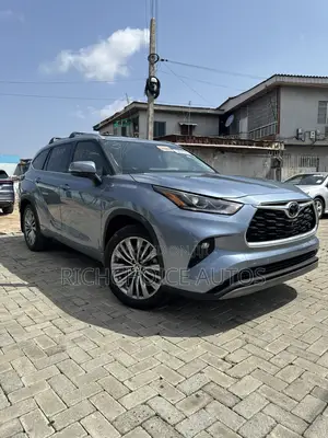Toyota Highlander Platinum 2022 Blue