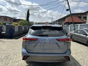 Toyota Highlander Platinum 2022 Blue