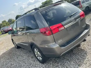 Toyota Sienna 2005 Gray