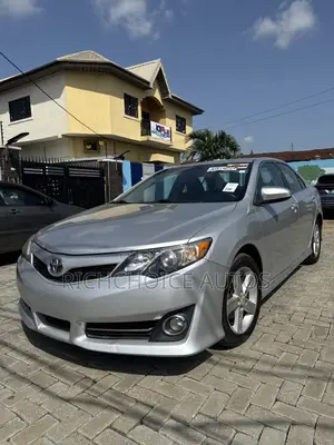 Toyota Camry SE 4dr Sedan (2.5L 4cyl 6A) 2012 Silver