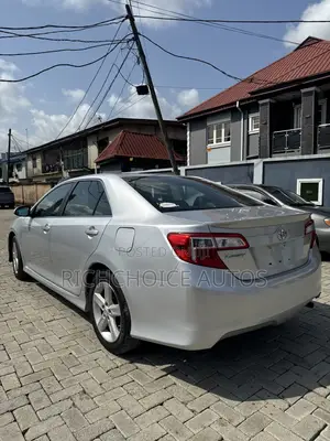 Toyota Camry SE 4dr Sedan (2.5L 4cyl 6A) 2012 Silver
