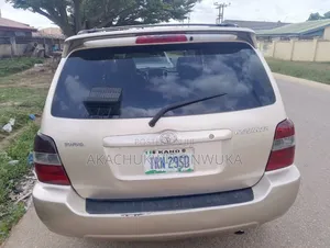 Toyota Highlander 2005 Gold