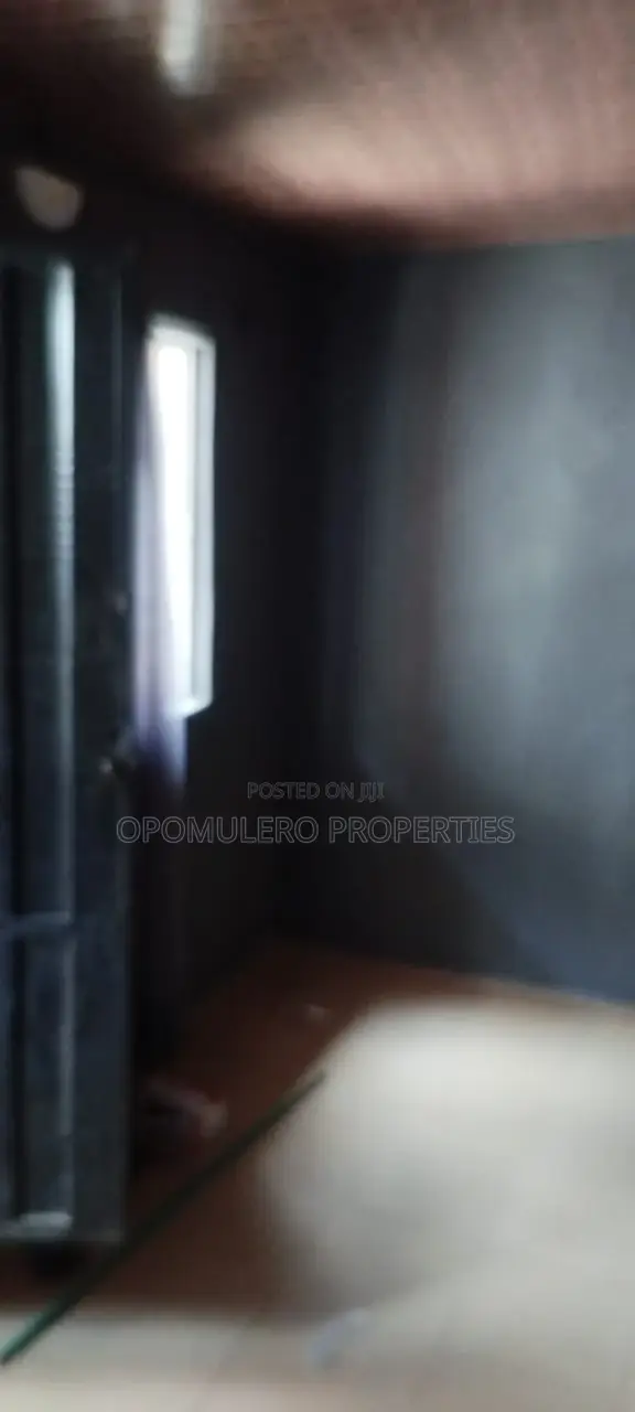 Roomself Contain