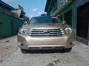 Toyota Highlander Base 2010 Gold