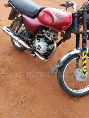Bajaj Boxer 100 2024 Red