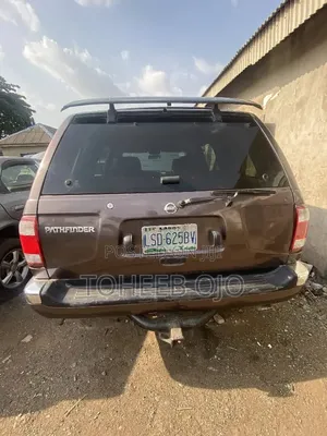 Nissan Pathfinder 1999 Brown