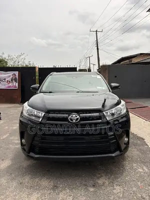 Toyota Highlander SE 4x4 V6 (3.5L 6cyl 8A) 2018 Black