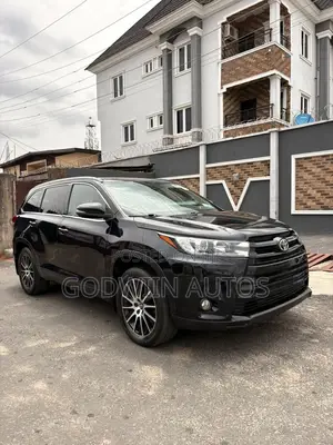 Toyota Highlander SE 4x4 V6 (3.5L 6cyl 8A) 2018 Black