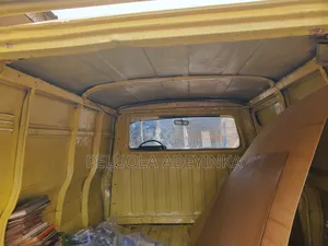 Ford Transit 1984 Yellow
