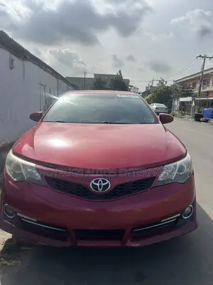 Toyota Camry XLE 4dr Sedan (2.5L 4cyl 6A) 2014 Red
