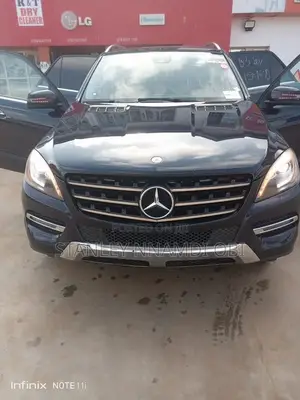 Mercedes-Benz M Class ML350 4dr SUV (3.5L 6cyl 7A) 2015 Blue