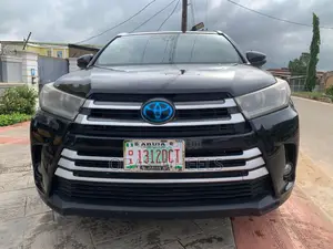 Toyota Highlander XLE 4x4 V6 (3.5L 6cyl 8A) 2017 Black