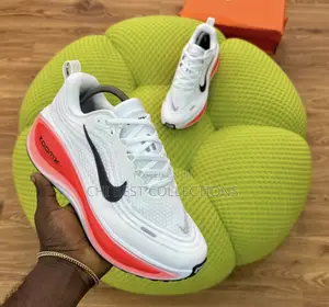 *Nike Air Zoom Vomero 18 Runner Snks* ` /Id/