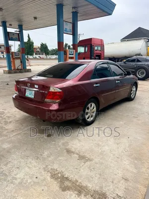 Toyota Camry XLE 4dr Sedan (2.4L 4cyl 5A) 2005 Red