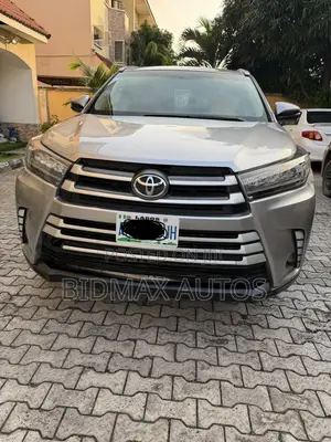 Toyota Highlander LE 4dr SUV (2.7L 4cyl 6A) 2015 Silver