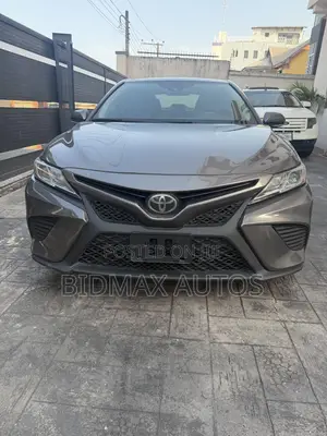 Toyota Camry SE FWD 2020 Gray