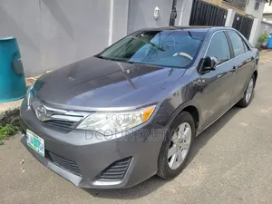 Toyota Camry LE 4dr Sedan (2.5L 4cyl 6A) 2012 Gray