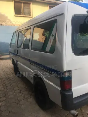 Nissan Vanette 1993 White