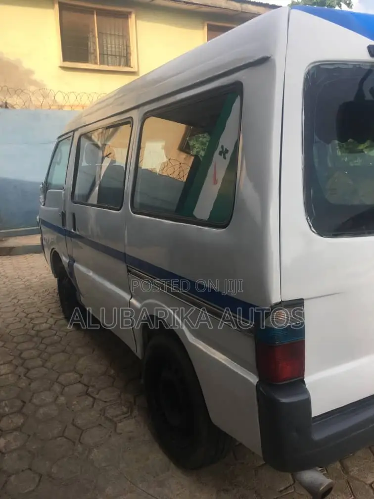 Nissan Vanette 1993 White