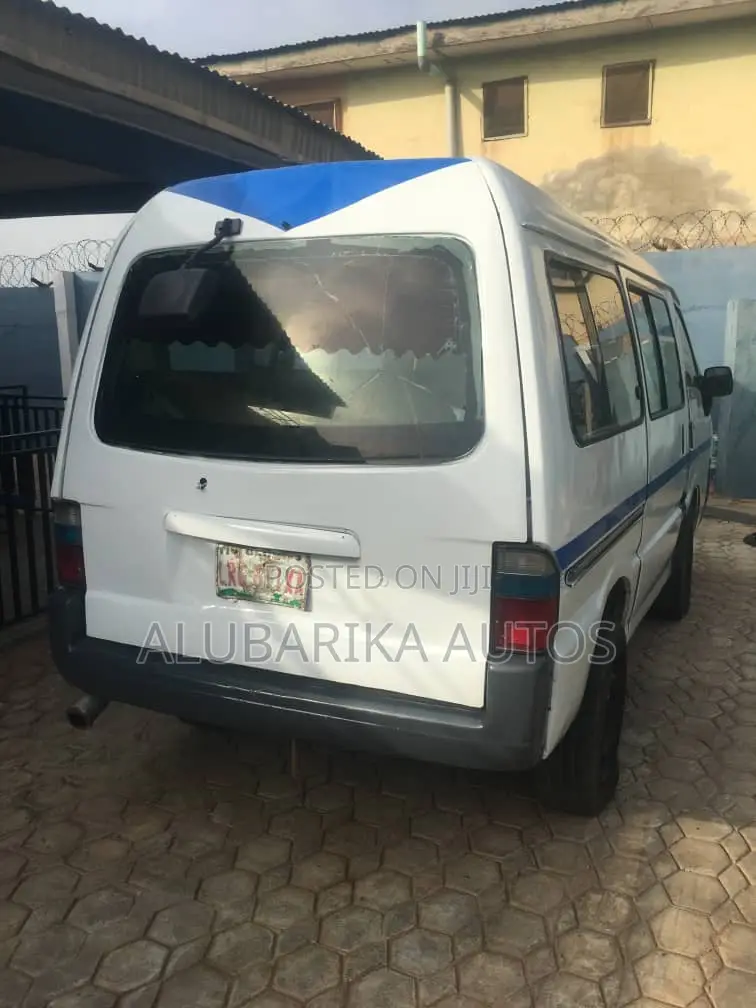 Nissan Vanette 1993 White