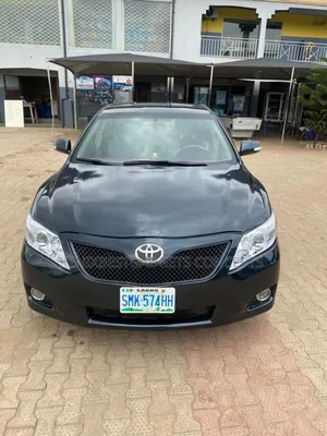 Toyota Camry XLE 4dr Sedan (2.5L 4cyl 6AM) 2010