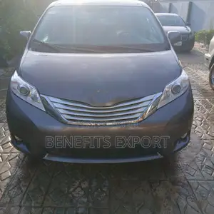 Toyota Sienna LE 7 Passenger 2012 Gray