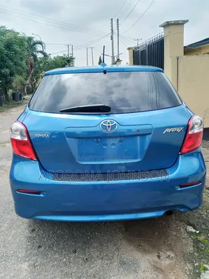 Toyota Matrix Hatchback FWD (1.8L 4cyl 5M) 2009 Blue