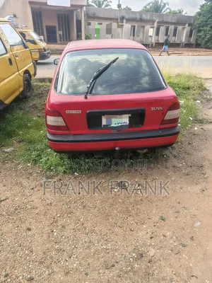 Nissan Sunny 2000 Red