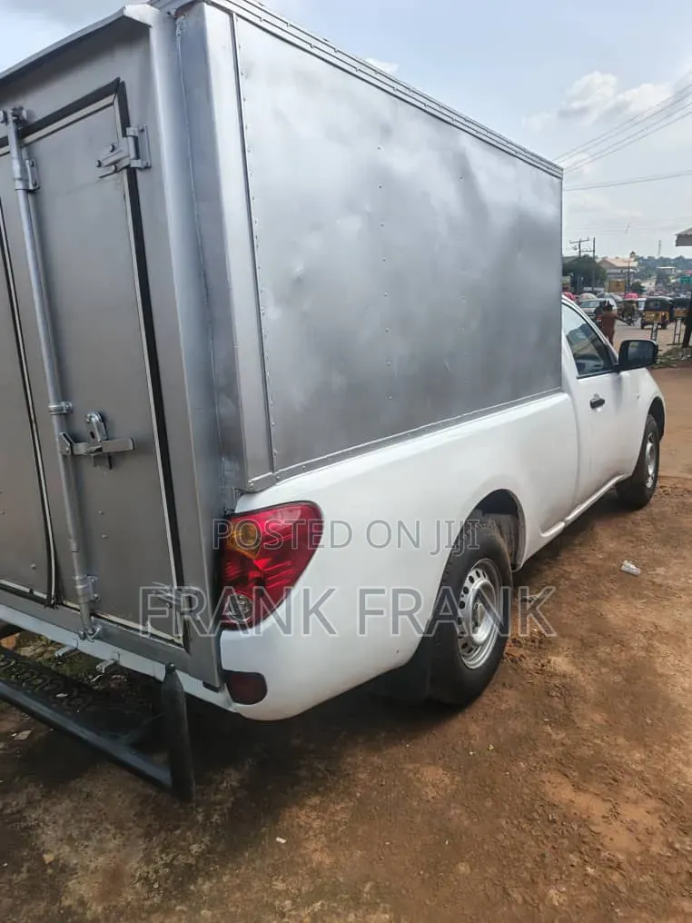 Mitsubishi L200 2006 White