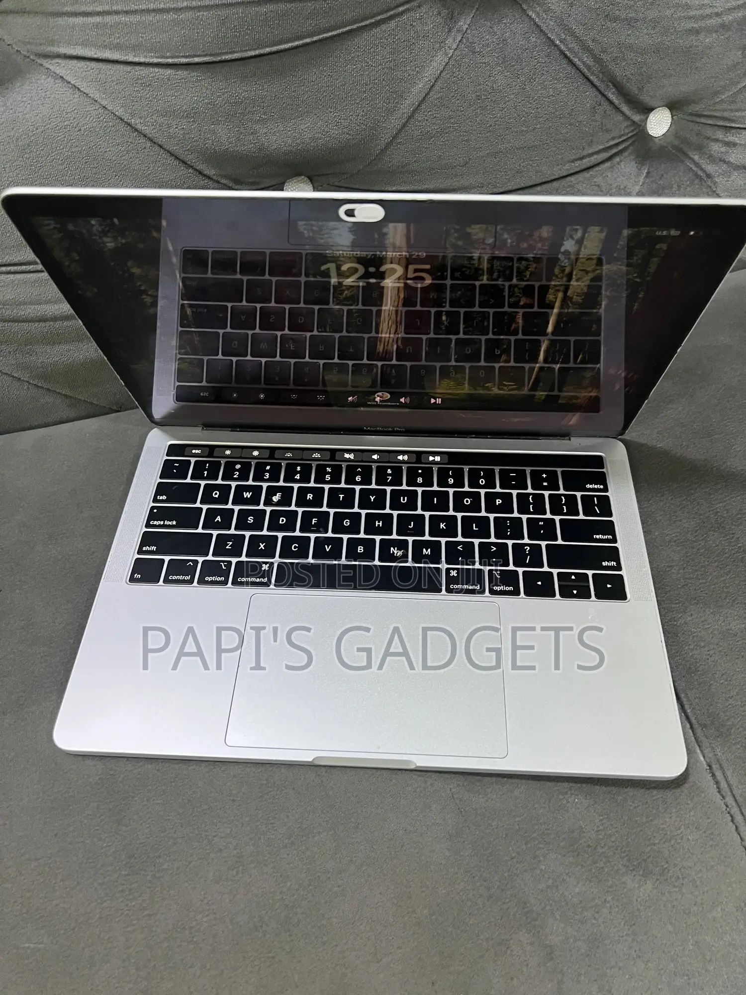 Laptop Apple MacBook Pro 2022 M2 8GB Apple M2 SSD 256GB