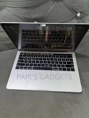 Laptop Apple MacBook Pro 2022 M2 8GB Apple M2 SSD 256GB