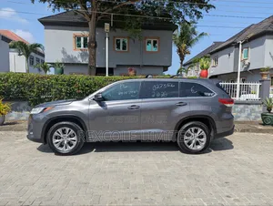 Toyota Highlander LE 4dr SUV AWD (3.5L 6cyl 6A) 2015 Brown