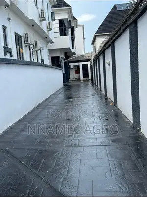 5bdrm Duplex in Chevron for rent
