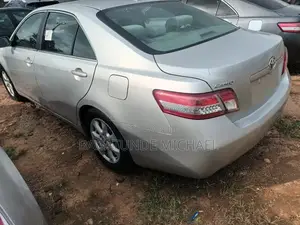 Toyota Camry LE 4dr Sedan (2.5L 4cyl 6A) 2011 Silver
