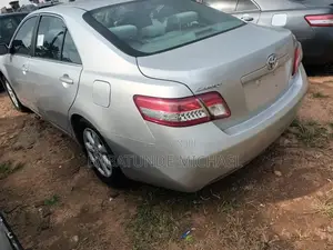 Toyota Camry LE 4dr Sedan (2.5L 4cyl 6A) 2011 Silver