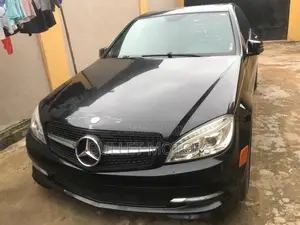 Mercedes-Benz C300 Luxury 4Matic Sedan AWD (3.0L 6cyl 7A) 2011 Black