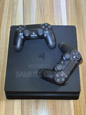 Ps4 Slim 500gb + 2 Controllers — 4 Installed Games + 2 Free Gaming CDS