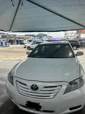 Toyota Camry XLE 4dr Sedan (2.4L 4cyl 5A) 2009 White