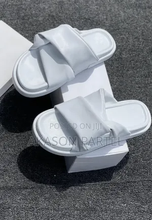 Female Flat Footwears