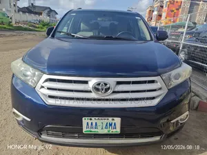 Toyota Highlander SE 3.5L 2WD 2013 Blue
