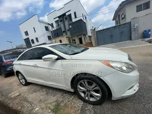Hyundai Sonata Limited 2.0T Sedan (2.0L 4cyl 6A) 2011 White