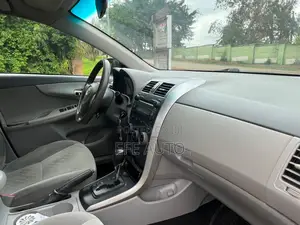 Toyota Corolla 2010 Silver
