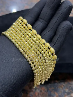 Pure 18karat Gold New Fashion Hand Chain Available for Sell