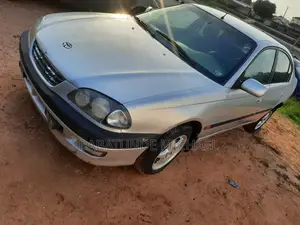 Toyota Avensis 2000 Silver
