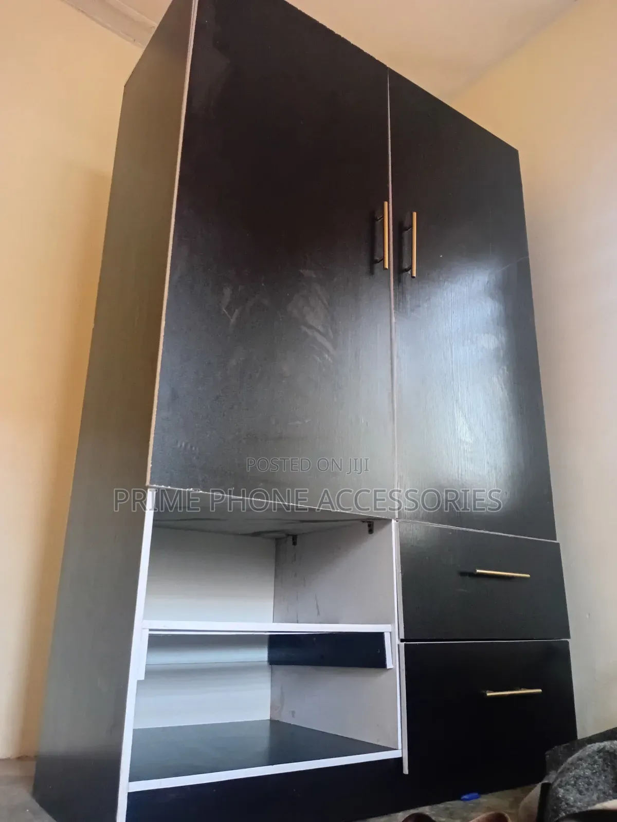 Wardrobe Used
