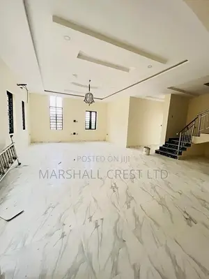 6bdrm Duplex in Chevron for sale