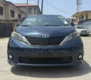 Toyota Sienna SE 8 Passenger 2011 Blue