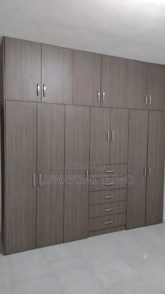 H D F Wardrobe