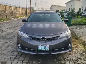 Toyota Camry SE Sport 4dr Sedan (2.5L 4cyl 6A) 2014 Gray